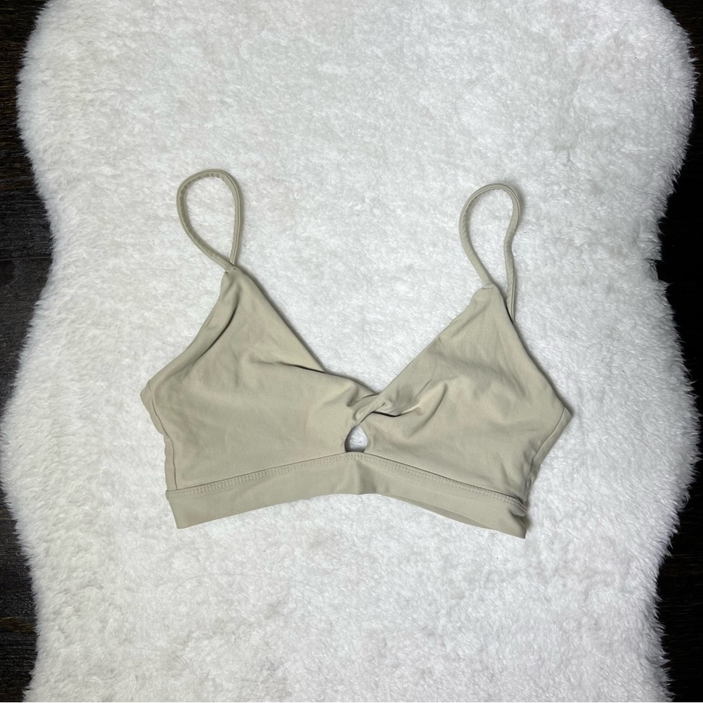 Hackwith Design House HDH Beige Twist Bikini Top